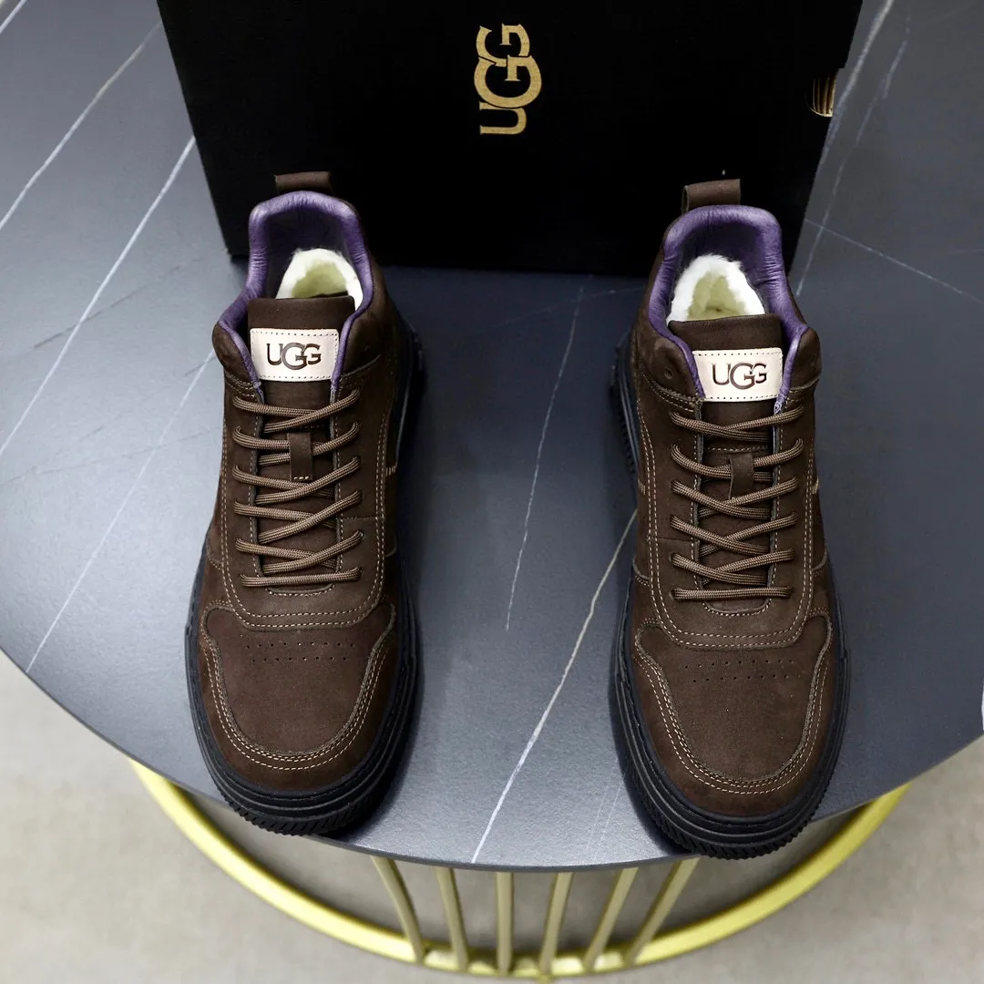 Ex-factory price: 640💰Thick wool imported from Australia Brand: UGG genuine purchasing agent Size: 38-44 Grade: Official website 1:1 Material: First layer of genuine leather waterproof and antifreeze upper Real wool lining Original non-slip soft wear-resistant outsole Style category: Men's casual shoes Trendy style Comfortable on the feet Color: Official website color synchronization